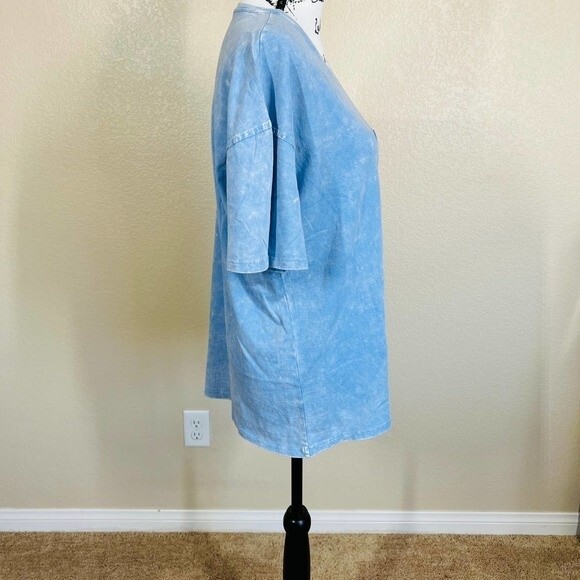 7 for all mankind  light blue tee women  distressed front pocket tee size M boho - Picture 7 of 13